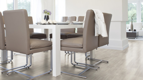 Esszimmer mit rigid Vinyl
