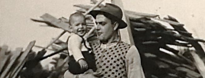 Historisches Foto aus den Anfangsjahren von Holz-Müller - Herbert Müller mit Junior Jochen Müller